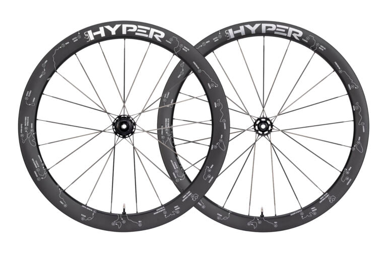Lún HYPER D45 disc brake carbon wheelset with 45mm deep rims, matte black with white track graphics and HYPER logo.