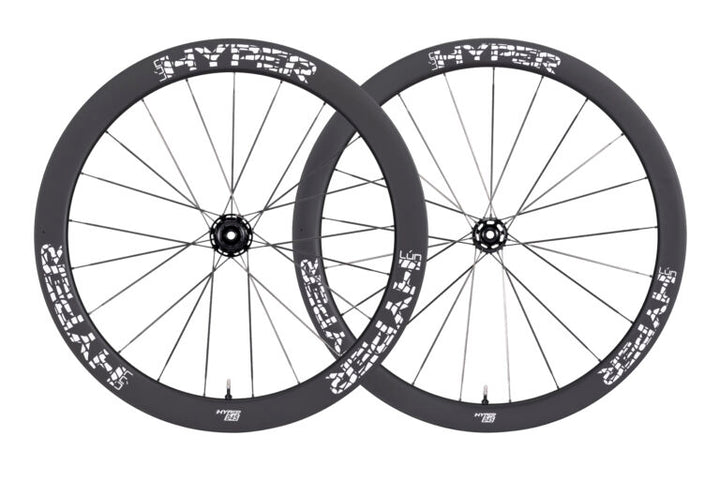 Lún HYPER D45 disc brake carbon wheelset with deep profile, matte black rims and white HYPER branding.