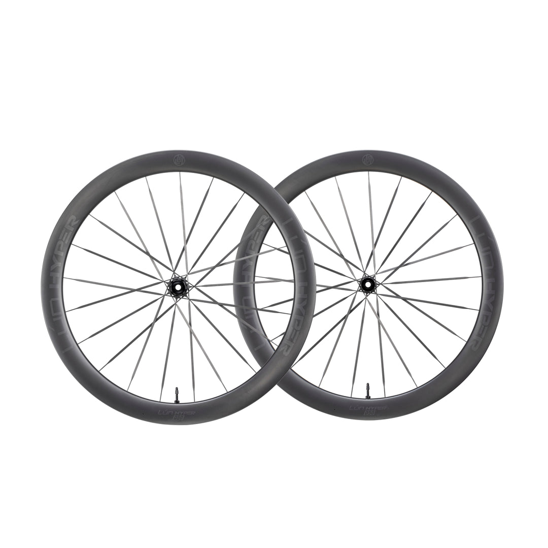 Pair of matte dark grey carbon fiber HYPER 5 bicycle wheels with thin spokes and visible "LUN HYPER D50" text on rim.