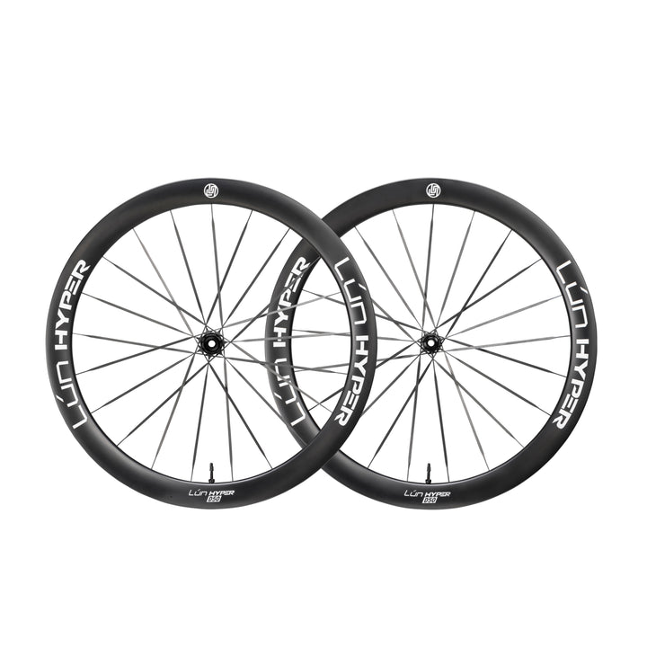 Pair of matte black carbon fiber HYPER 5 bicycle wheels with thin spokes and white LÚN HYPER branding.
