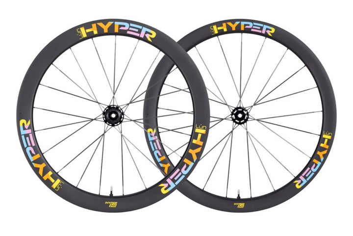 Lún HYPER D45 disc brake carbon wheelset with deep profile and colorful HYPER logo on matte black rims.