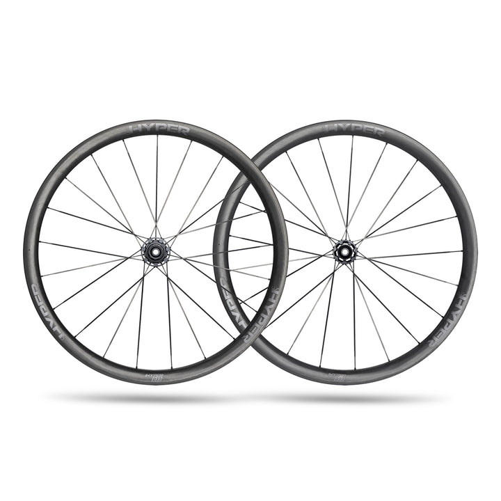 Lún HYPER 23 SE D33 disc brake wheelset pair. UD carbon rims, black carbon spokes, black hubs.