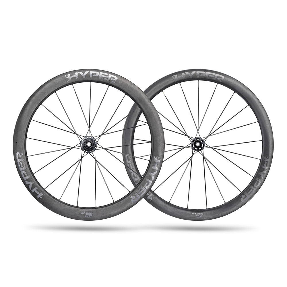 Lún HYPER 23 SE D45 disc brake wheelset, matte UD carbon fiber with black spokes and hubs, 45mm deep rims. Product showcase.