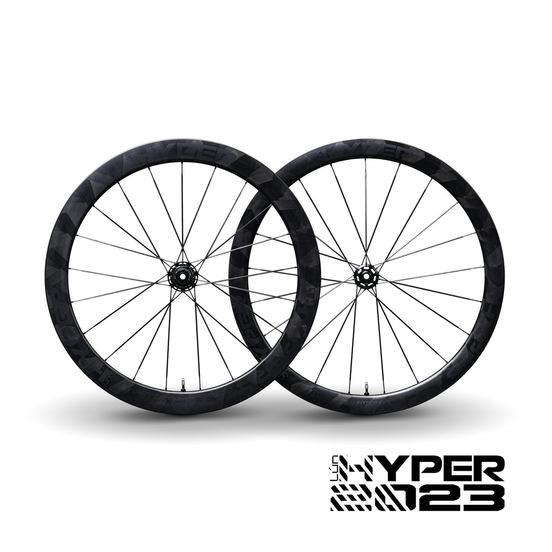 Lún HYPER D45 disc brake carbon wheelset, 45mm deep rims, black hubs, white background product showcase.