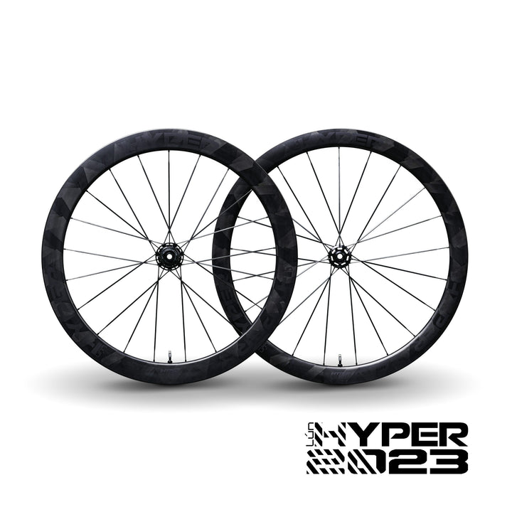 Lún HYPER D45 disc brake carbon wheelset, 45mm deep rims, black hubs, white background product showcase.