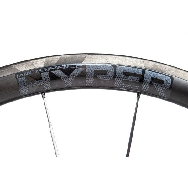 Lún HYPER 50mm carbon road bike wheelset rim with WINSPACE logo and hexagonal pattern detail.