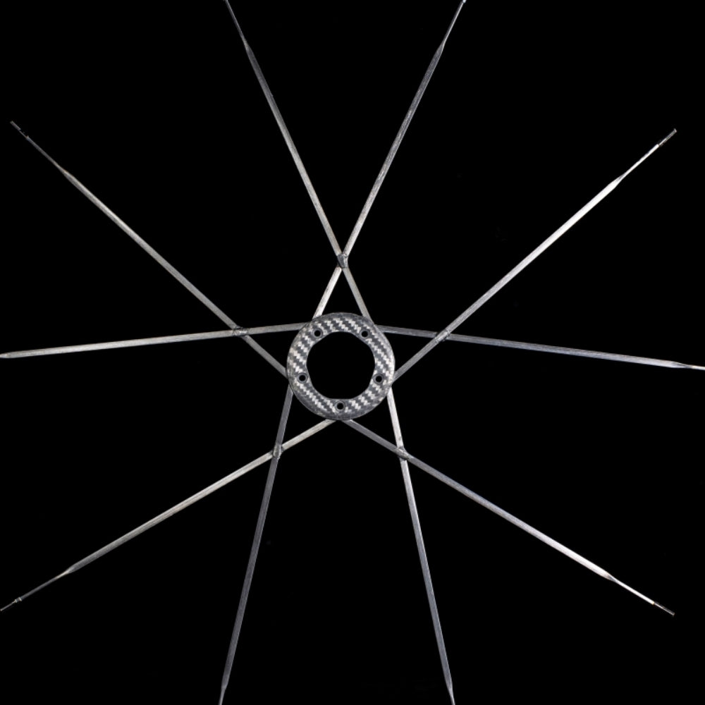 Lún MEGA wheelset carbon hub with Halo Spokes radiating outwards, product appearance.