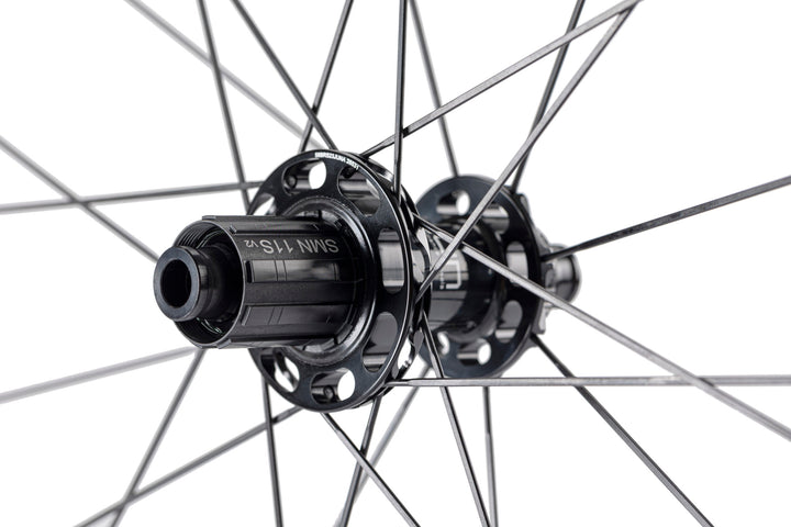 Lún Road TD30 rear disc brake wheel hub with SMN 11s v2 freehub body and bladed spokes.