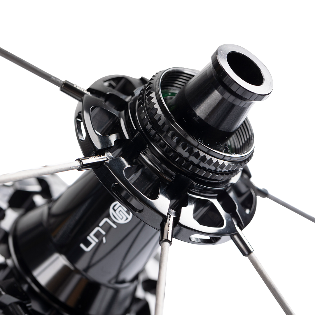 Close-up of HYPER 3 D33 rear disc brake wheelset hub: black titanium ratchet, carbon spokes, T-LOCK nipples, and LUN logo.