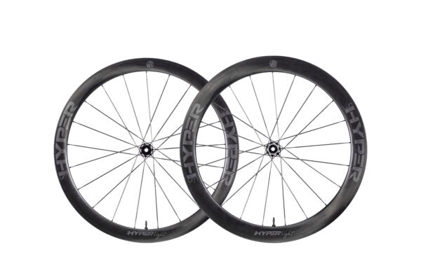 Lún HYPER LIGHT carbon fiber wheelset with deep-section rims and dark gray HYPER branding, shown from the front.