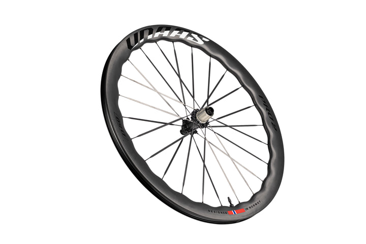 UNAAS Pro2 carbon bike wheel, wave rim, white UNAAS logo, black spokes, silver hub, Norwegian flag. Product showcase.