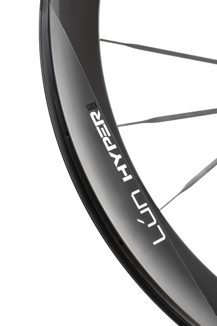Matte black LUN HYPER 5 carbon fiber bicycle wheel, deep-section rim with white LÚN HYPER branding and "050" model number.