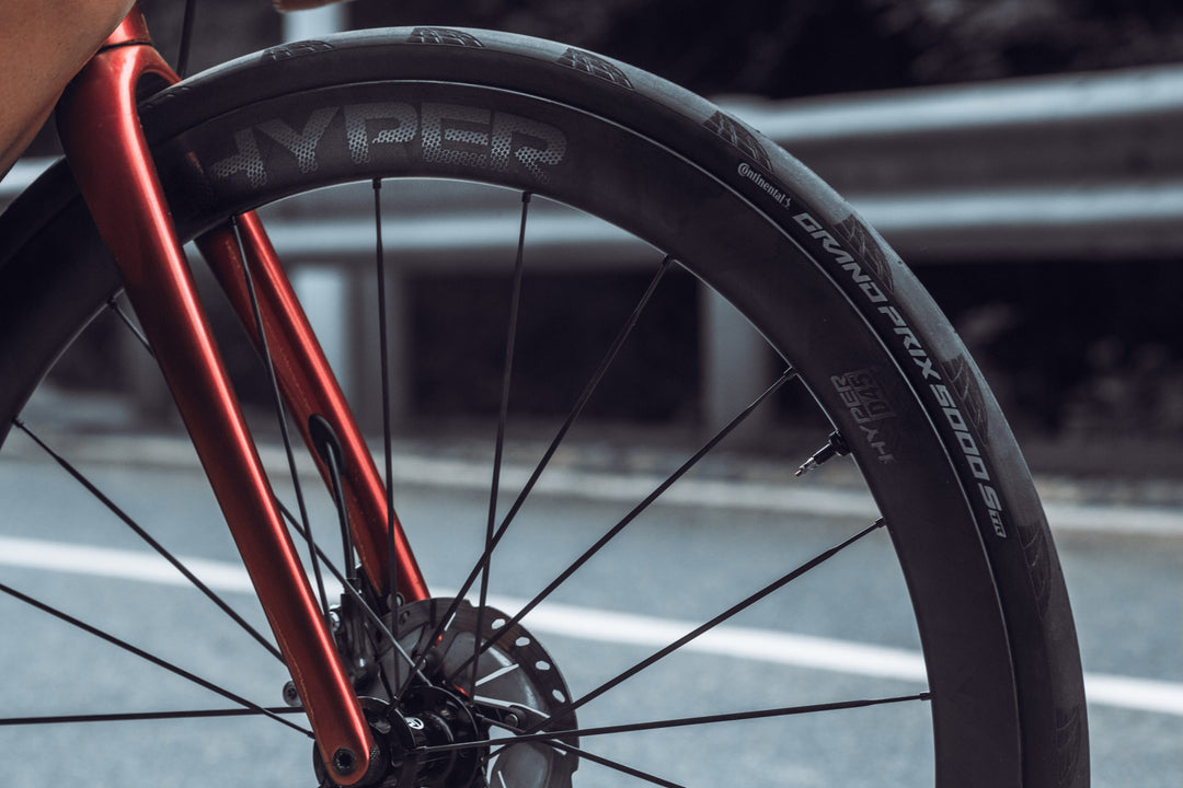 Lún HYPER R45 carbon rim brake front wheel, matte black, Continental GP 5000 S TR tire.