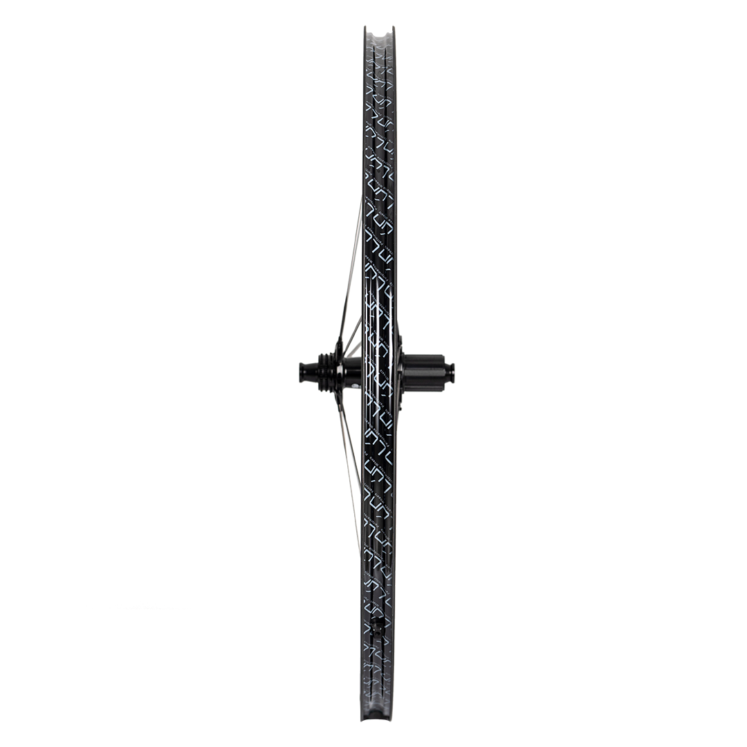 HYPER 3 D33 carbon wheelset: 35mm UD matte rim, white 'HYPER' logos, carbon spokes, black titanium hub.