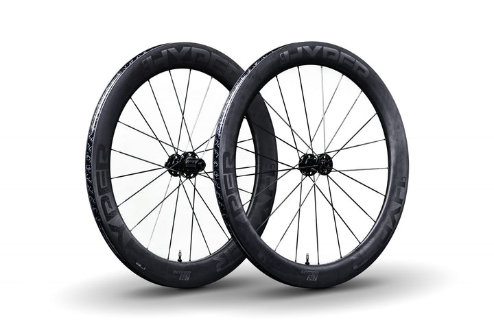 Lún HYPER D67 disc brake wheelset with matte 67mm deep carbon rims and black carbon spokes.