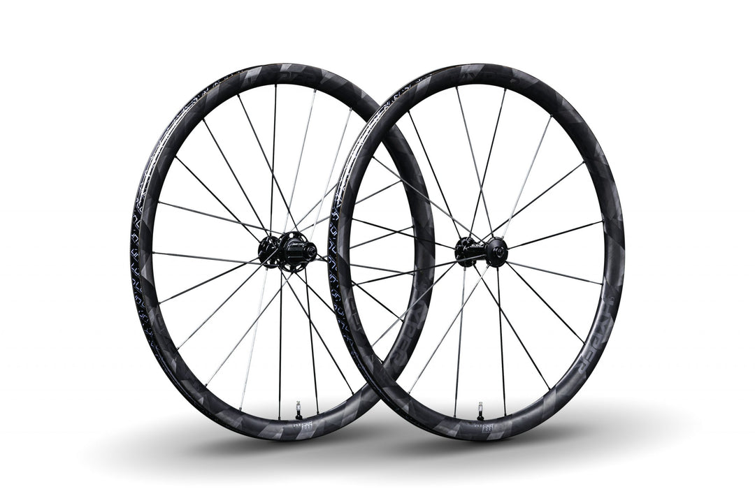 Lún HYPER R33 carbon wheelset, 35mm deep rims with geometric pattern, black spokes on white background.
