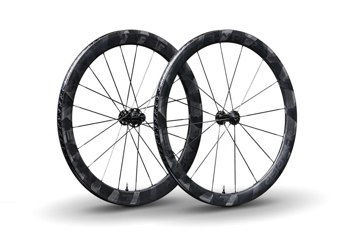 Lún HYPER R45 carbon wheelset with 46mm front and 54mm rear rim depth, black butterfly weave pattern, product page image.