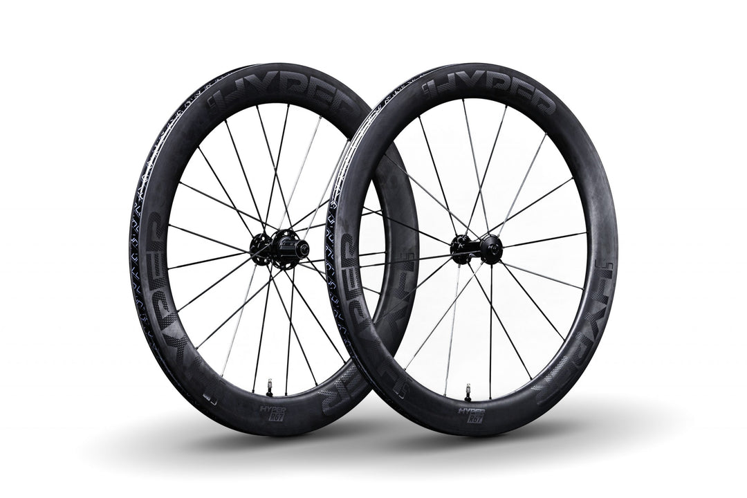 Lún HYPER R67 carbon rim brake wheelset with deep aerodynamic rims, black carbon spokes, and hubs.