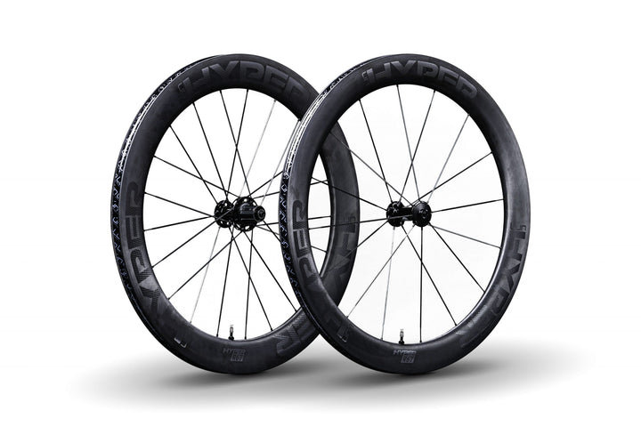 Lún HYPER R67 carbon rim brake wheelset with deep aerodynamic rims, black carbon spokes, and hubs.