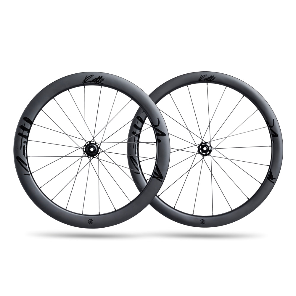 Lún Routte SE 45mm disc brake wheelset, matte dark carbon fiber with black Lún & Routte logos.