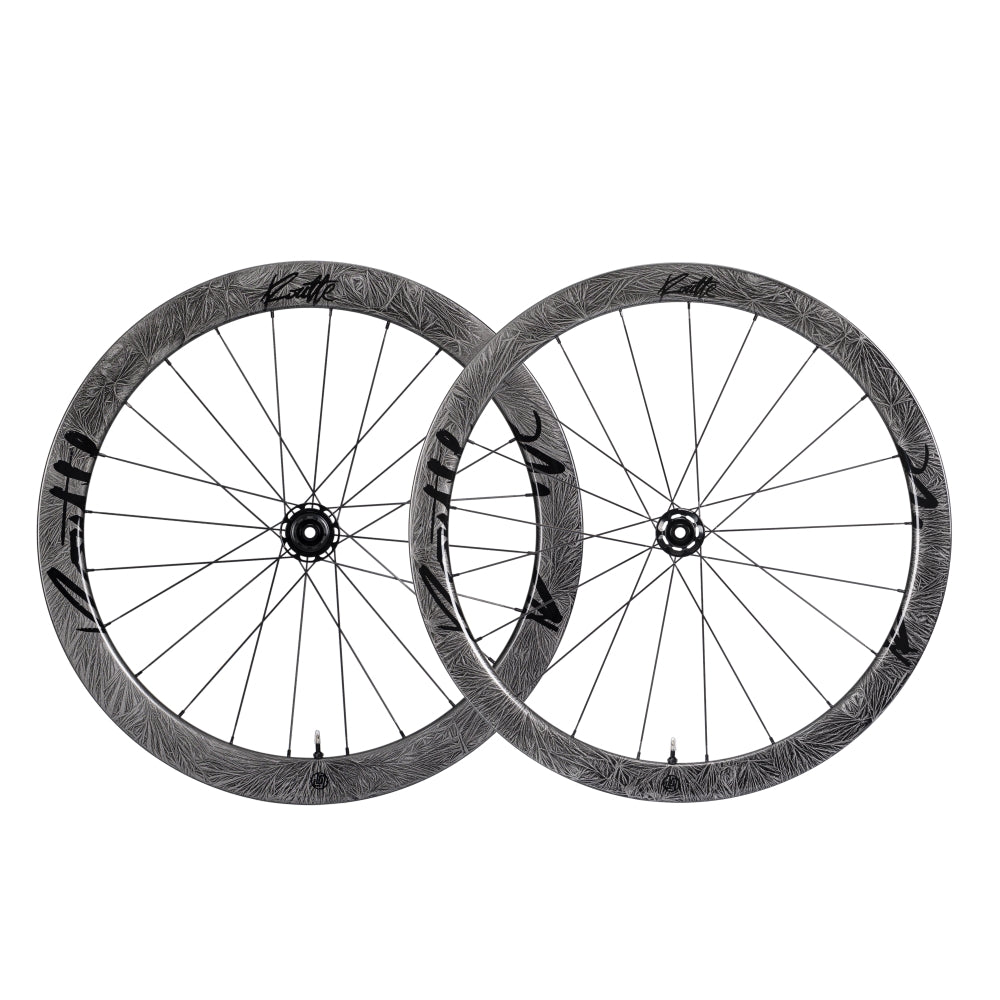 Lún Routte SE 45mm disc brake wheelset, dark carbon fiber with abstract pattern and black logos.