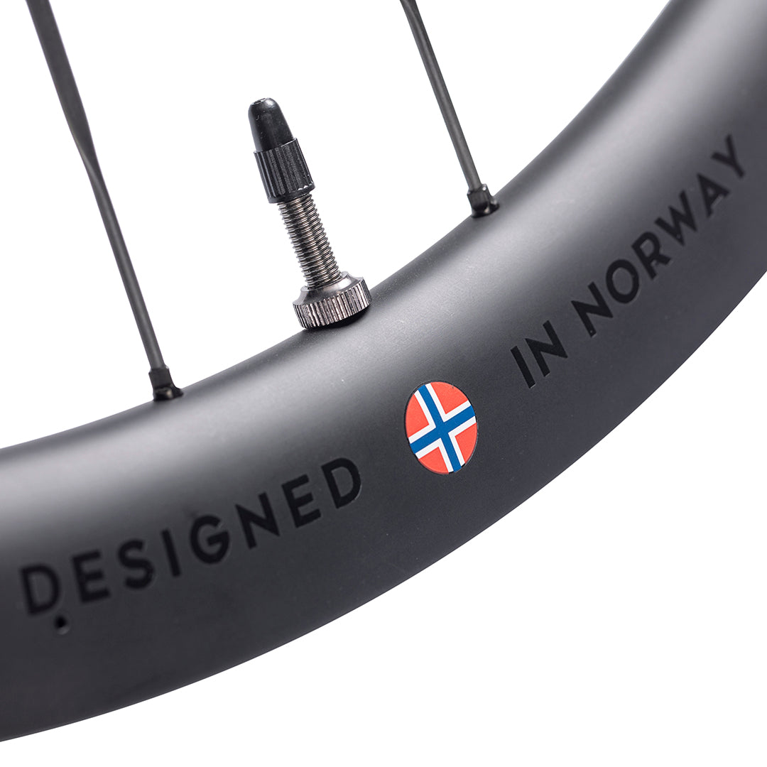 UNAAS Pro D40 carbon wheel rim, matte black, "DESIGNED IN NORWAY" text, Norwegian flag decal.