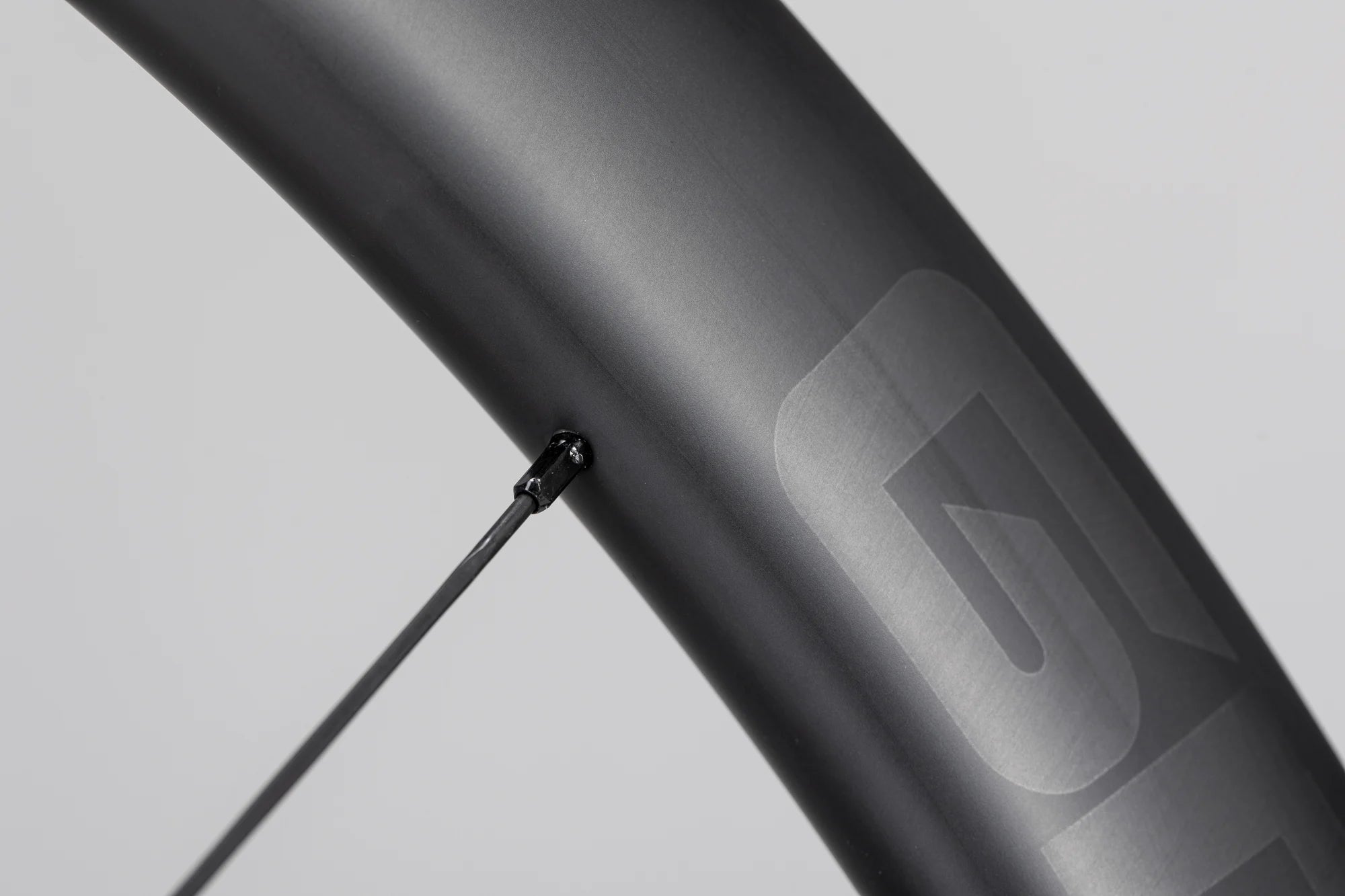 Matte carbon finish and tonal GRAPID lettering