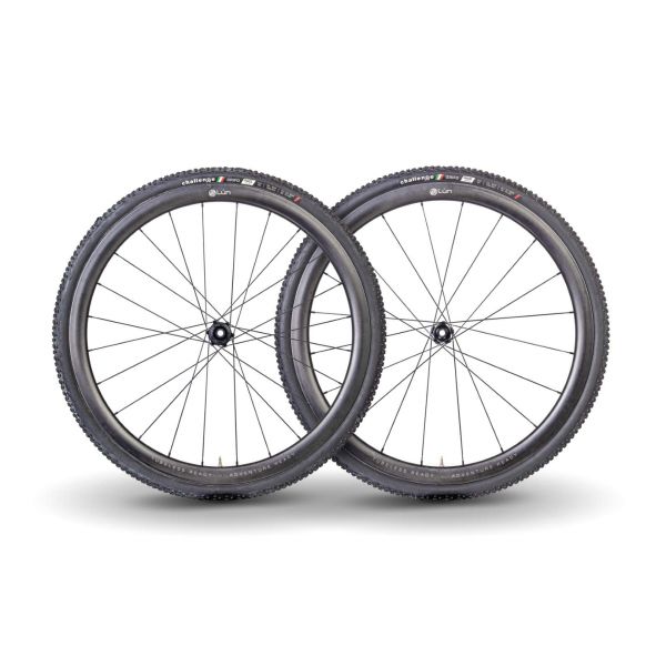 Lún Grapid 700c carbon gravel bike wheels.